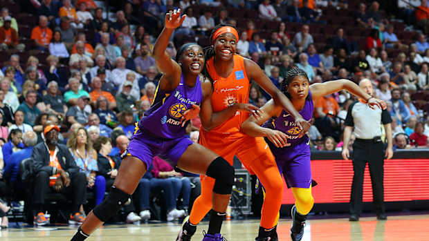 jonquel_jones_boxes_out_against_the_sparks.jpg
